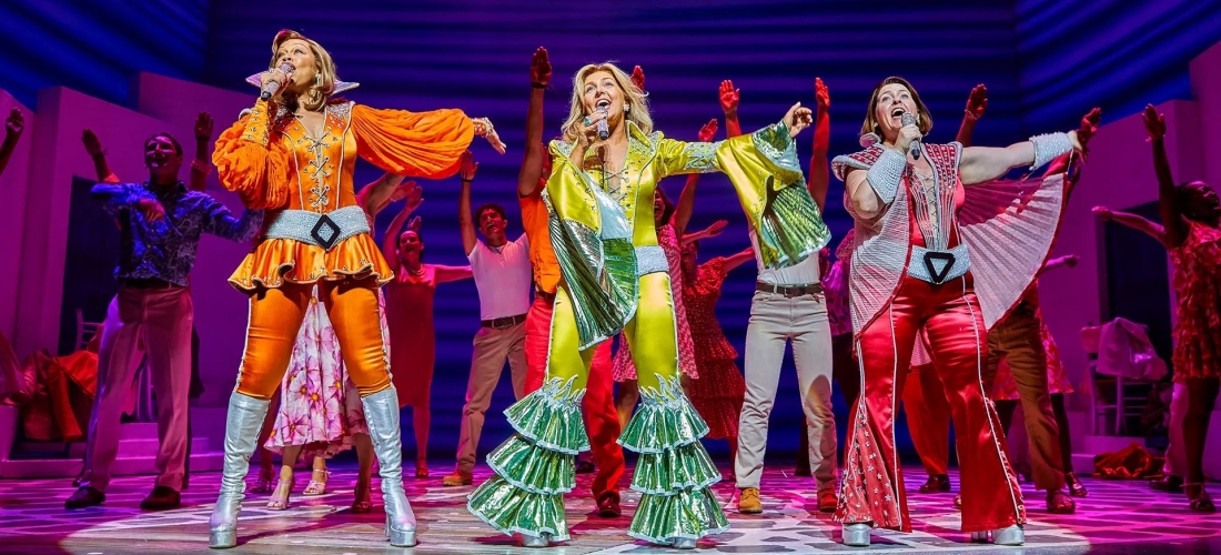 win-a-super-trouper-stay-for-4-in-london-mamma-mia-tickets-travelscoop